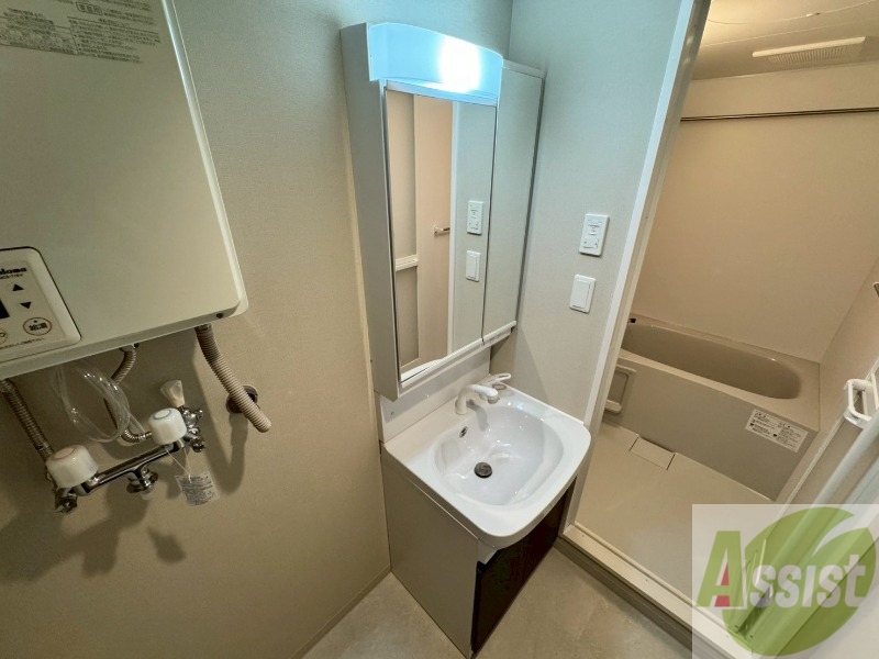 洗面設備　お洒落な独立洗面化粧台になっておりました！