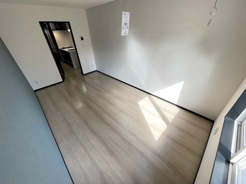 居室・リビング　※同棟同型内観写真。現状優先・写真は反転で実際の配置は間取図