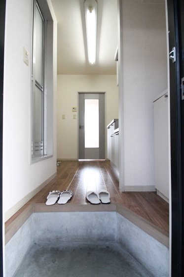 玄関　※別部屋の写真です