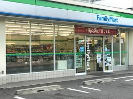 コンビニ　ファミリーマート 千早店（コンビニ）まで484m