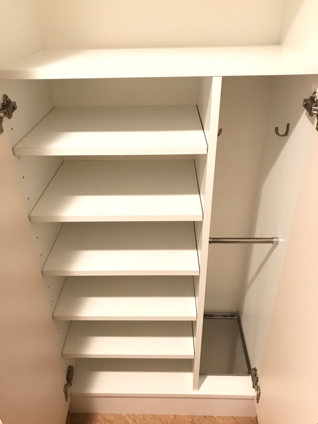 玄関　同タイプ同モデルを使用