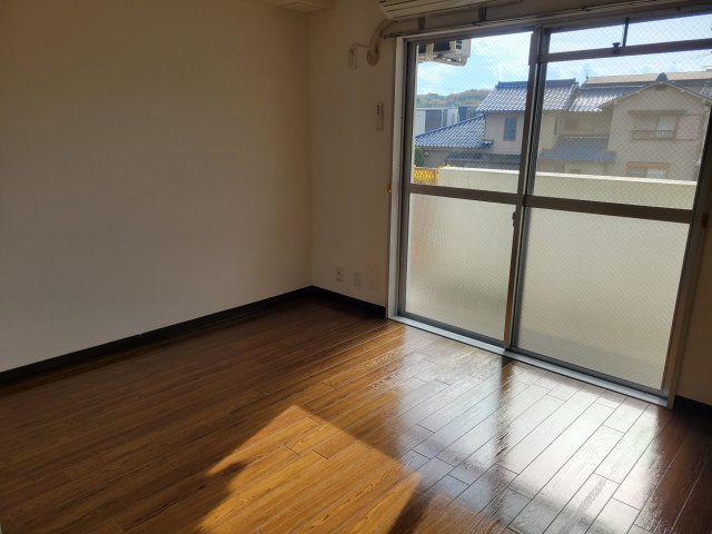 メゾン市川壱番館の居間写真