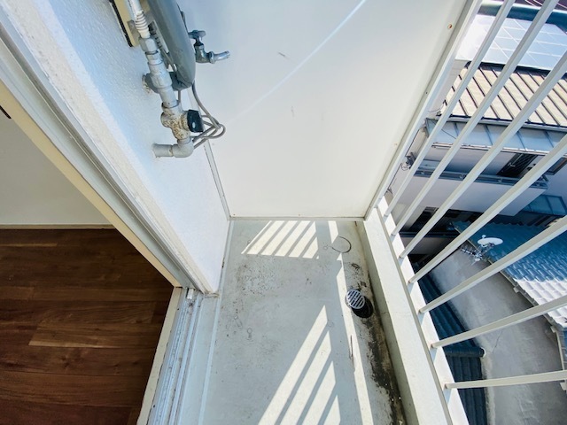 バルコニー　洗濯機置き場