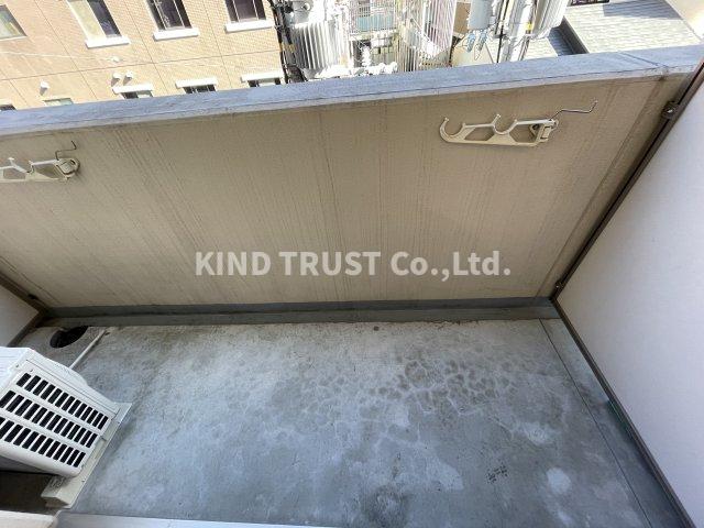 バルコニー　陽当たり良好なバルコニーです