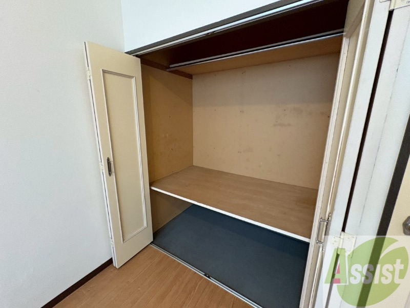 収納　こちらには収納スペースがあります。あると便利ですね！