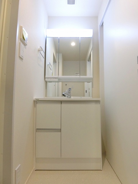 洗面設備　★3面鏡タイプの独立洗面台★