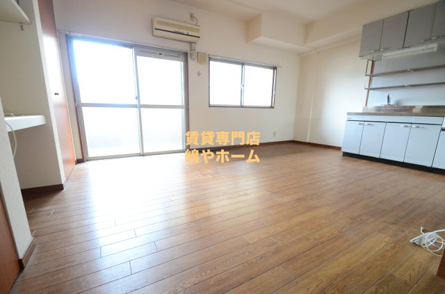 居室・リビング　明るい洋室です