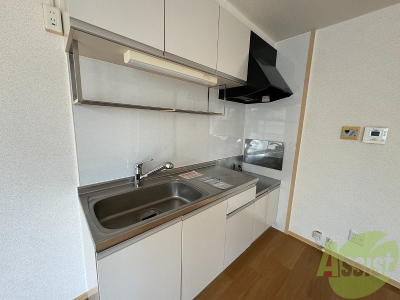 キッチン　キッチンは作業台もあり広めなので使いやすそうですね。