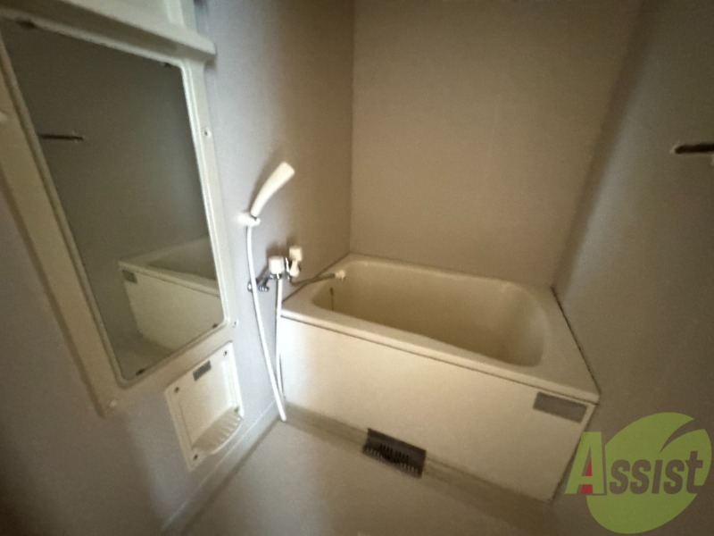 バス・シャワールーム　落ち着いたデザインの浴室。ゆったりできそうです。