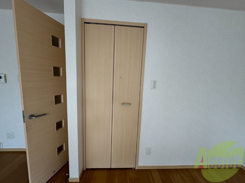 収納　洋室のクローゼット。広さは十分そうです。