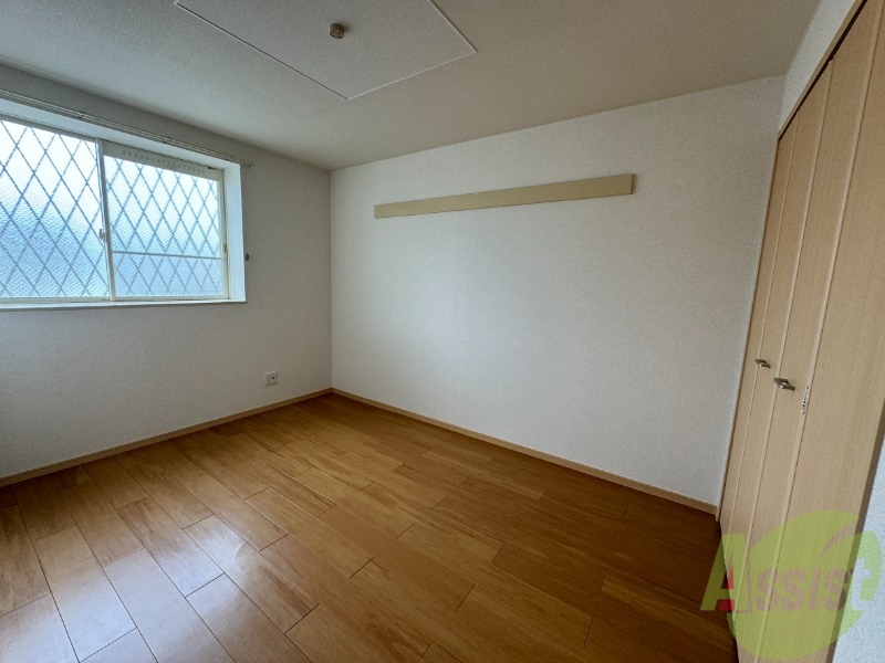 その他部屋・スペース　寝室になりそうな洋室です。シンプルで落ち着きますね。