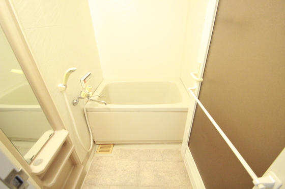 バス・シャワールーム　※別部屋の写真です