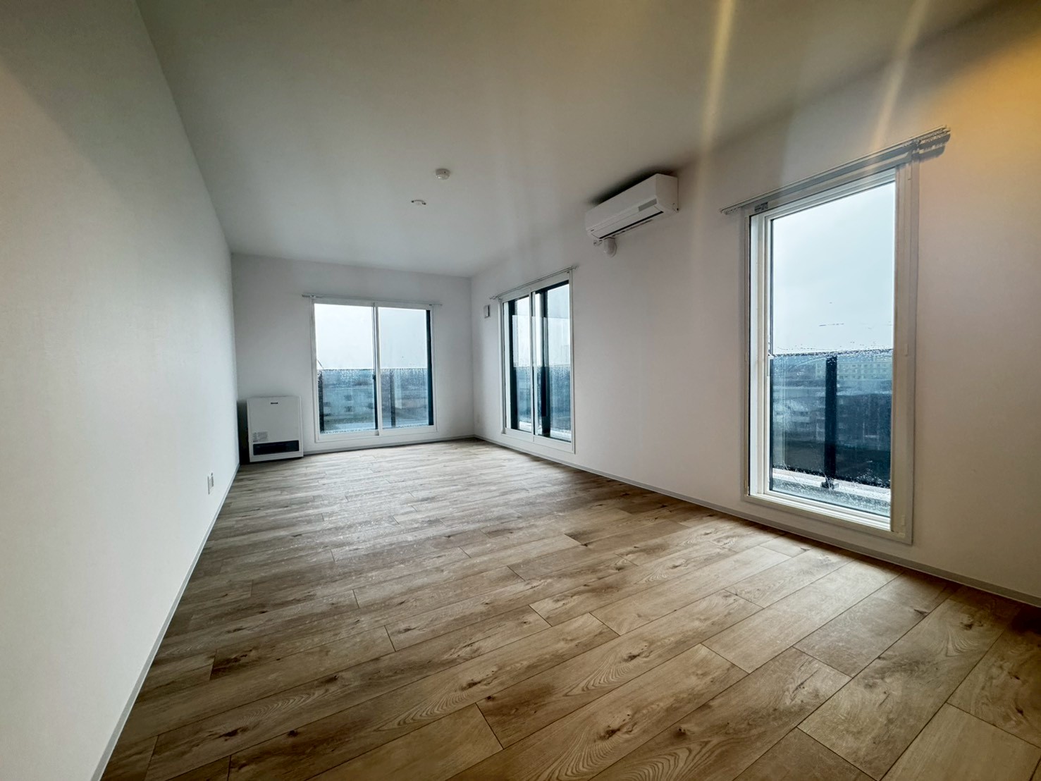 居室・リビング　リビング（14帖）エアコン・ストーブ付き