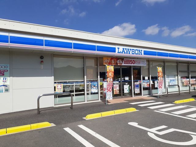 コンビニ　ローソン世羅バイパス店（コンビニ）まで550m