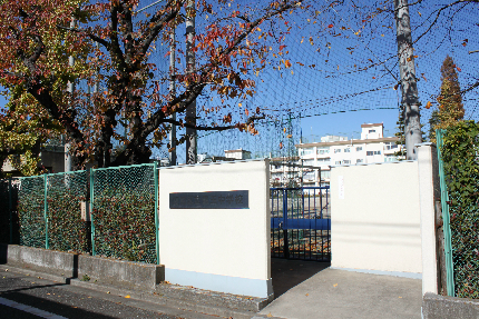 中学校　練馬区立豊玉中学校（中学校）まで237m