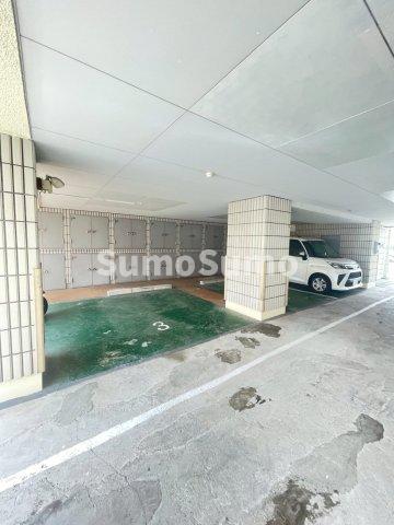 駐車場　駐車場に車を止められます