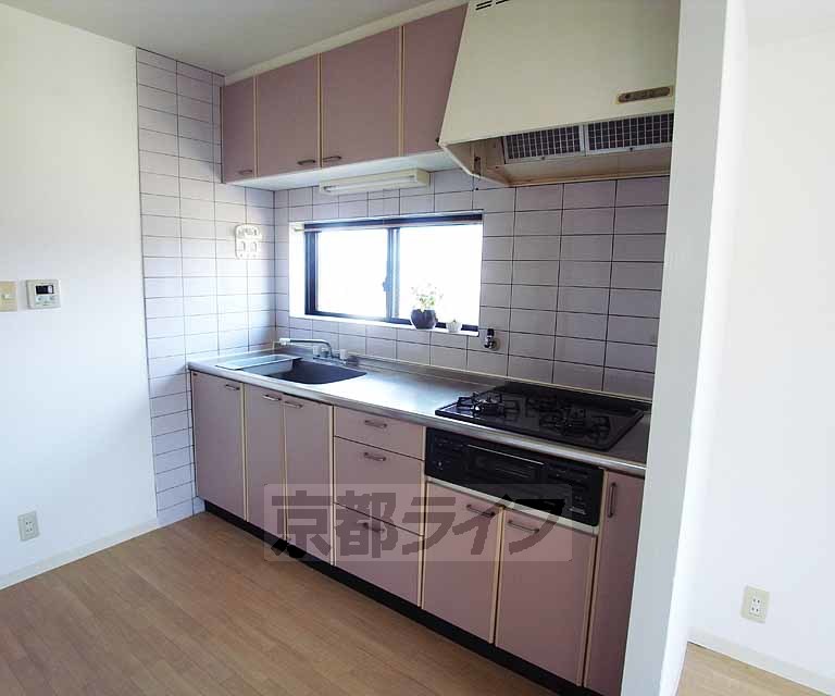 キッチン　大きなキッチンで料理が楽しくなりそうですね。