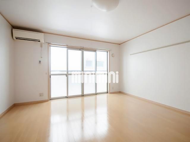 居室・リビング　綺麗なフローリングの色合い良いですね