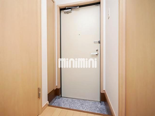 玄関　玄関横にシューズボックスあります