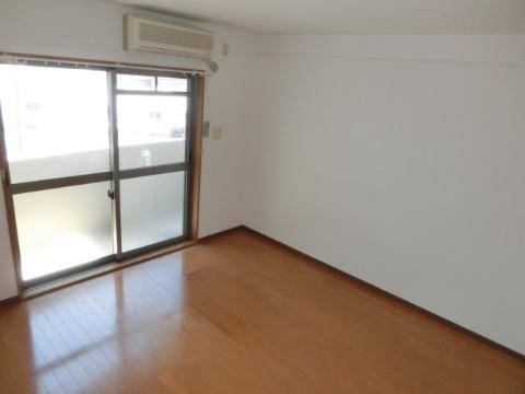 ＣＡＲＭＥＬ（カーメル）　居室・リビング　洋室