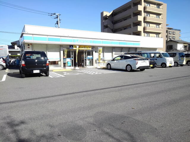 コンビニ　ローソン吉塚三丁目店（コンビニ）まで240m