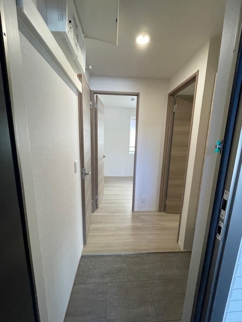 玄関　同施工会社新築参考画像