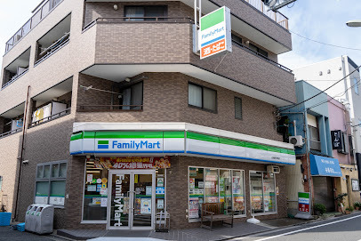 コンビニ　ファミリーマート 田園調布本町店（コンビニ）まで76m