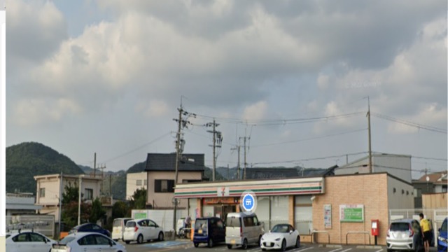 コンビニ　セブンイレブン和歌山梶取店（コンビニ）まで787m