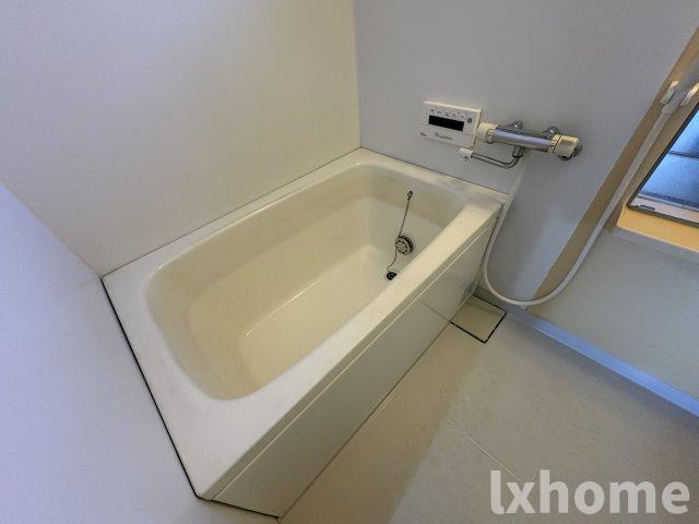 バス・シャワールーム　コンパクトで使いやすいお風呂です