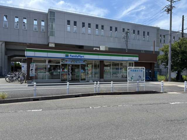 コンビニ　ファミリーマート近鉄烏森駅前店（コンビニ）まで420m
