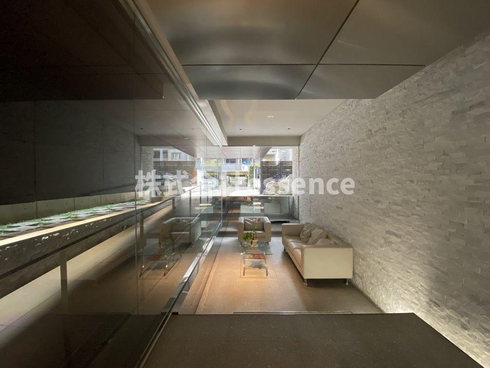 ロビー　弊社ではオンライン対応・現地対応可能です♪