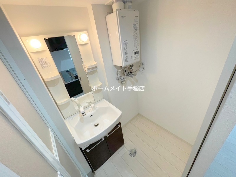 洗面設備　シャワー付きです！
