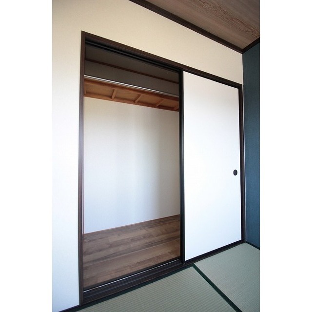 収納　退去前の為、別号室の写真となります。