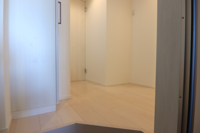 玄関　※別室の参考写真の為、現況優先です。