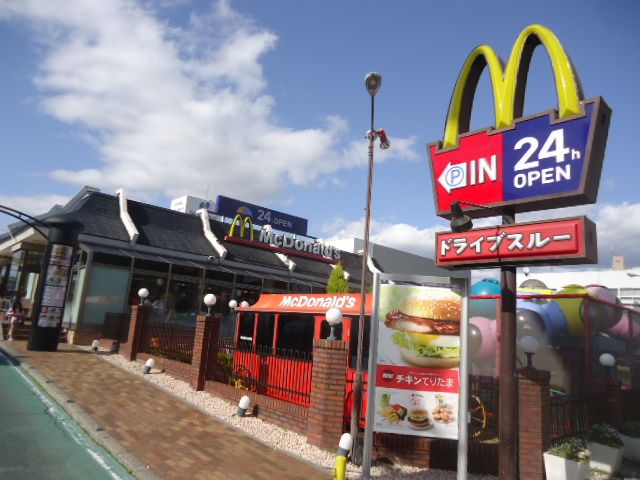 飲食店　マクドナルド 一社店（飲食店）まで387m