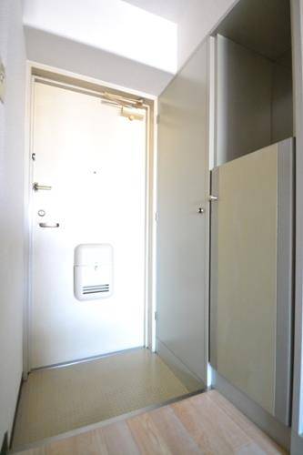 玄関　同物件別号室の写真です。