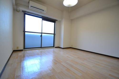 居室・リビング　同物件別号室の写真です。