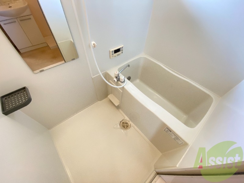 バス・シャワールーム　追い焚き機能が付いているのでいつでも温かいお風呂に入れますよ