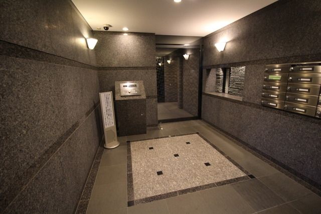 エントランス　★オートロック付のエントランスです★