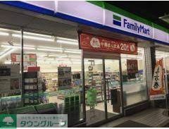 コンビニ　ファミリーマート鳥見町二丁目店（コンビニ）まで180m
