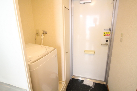 玄関　※別部屋の写真です