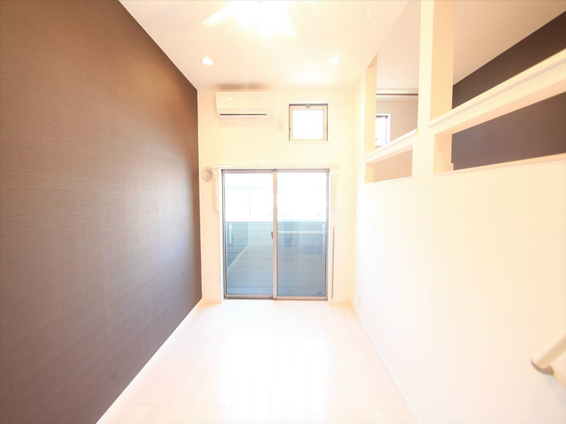 バルコニー　洋室6.1帖　上段ロフト6.4帖（収納でも部屋でも使えます）