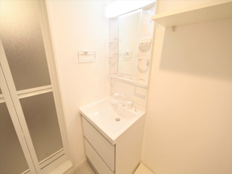 洗面設備　脱衣所　独立洗面台（シャンプードレッサー）洗濯機用意できます