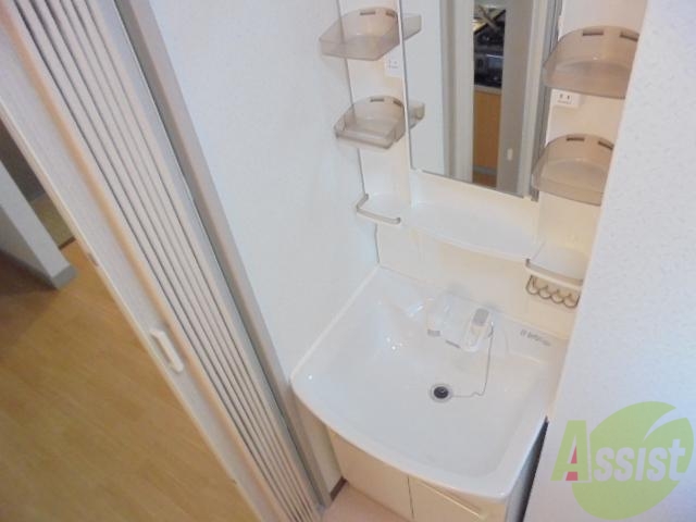 洗面設備　こちらの洗面台で歯磨きやセットをしてください