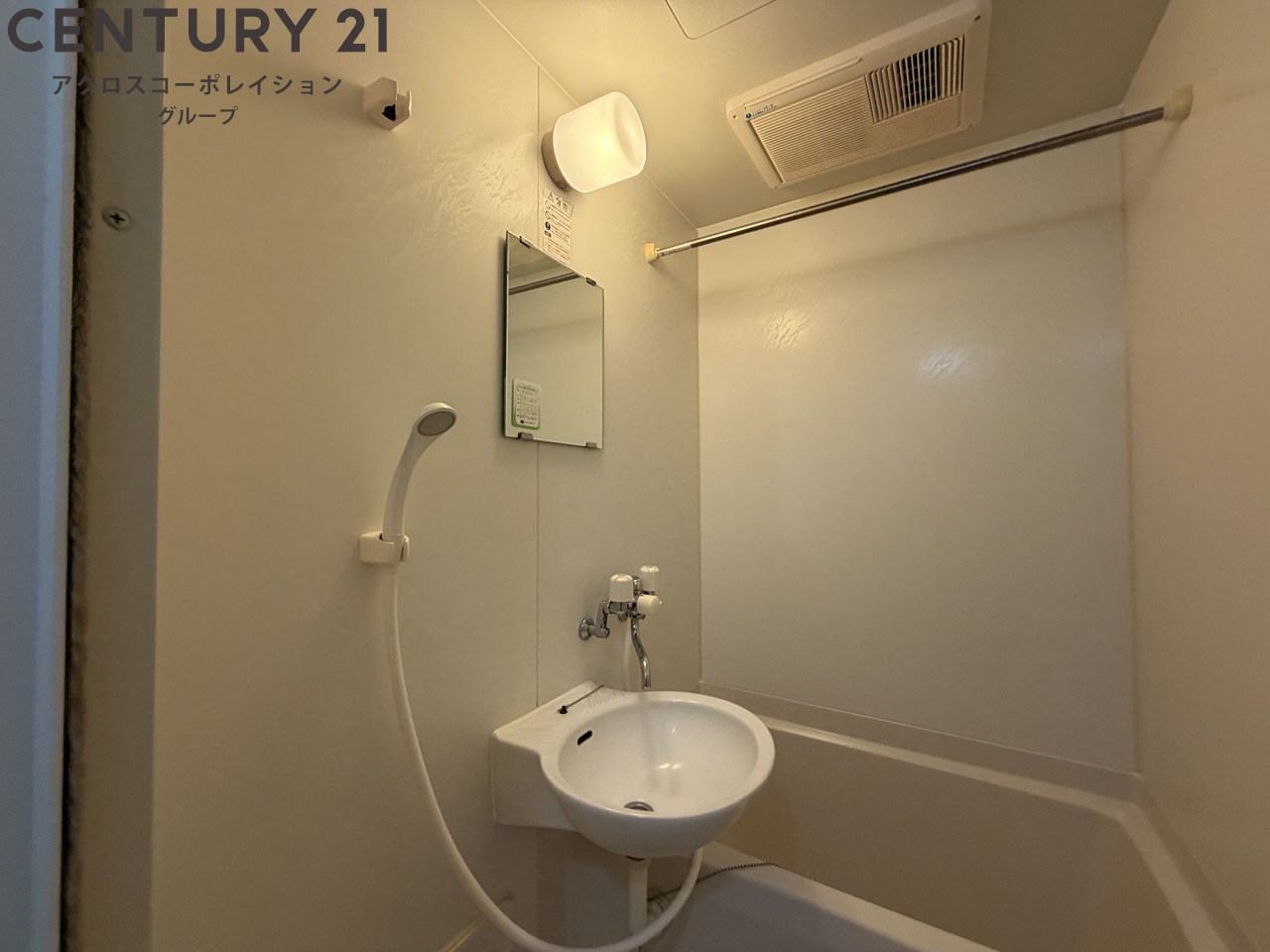 洗面設備　鏡有