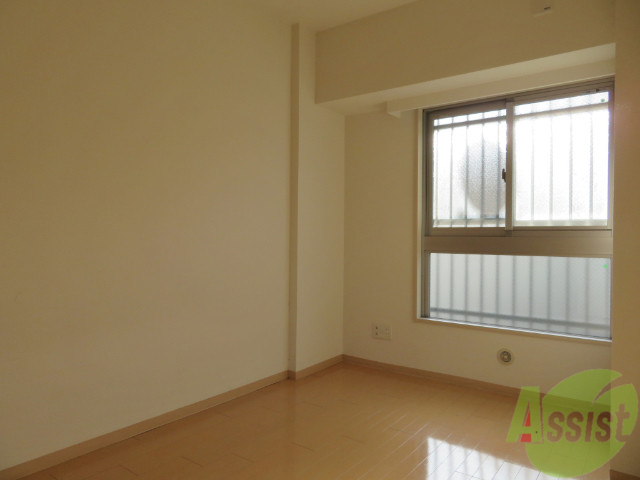 その他部屋・スペース　寝室です。陽が射して気持ちの良い朝を迎えられます。