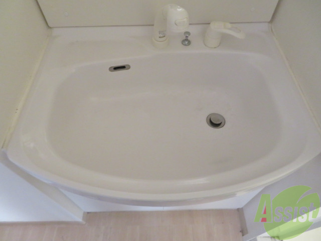 洗面設備　忙しい朝の味方、独立洗面台があるのは嬉しいですね。