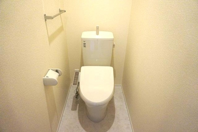 トイレ　温水洗浄暖房便座