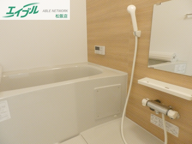 バス・シャワールーム　別部屋同型タイプ写真です。