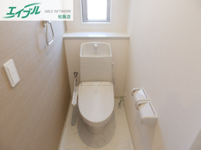 トイレ　別部屋同型タイプ写真です。